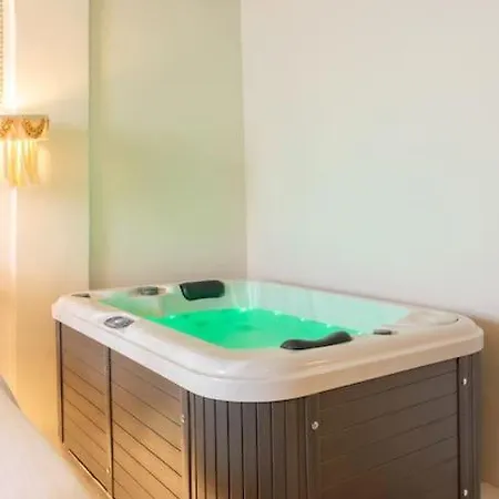 Appartamento Boho Room-jacuzzi-city Center Salonicco